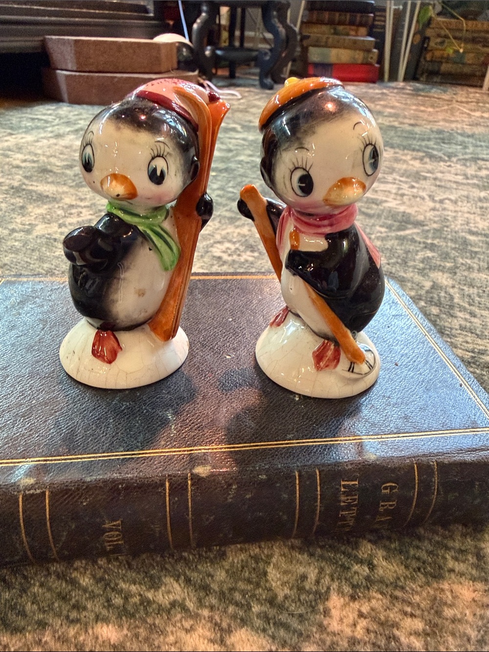 Vintage skiing penguin salt and pepper shakers.